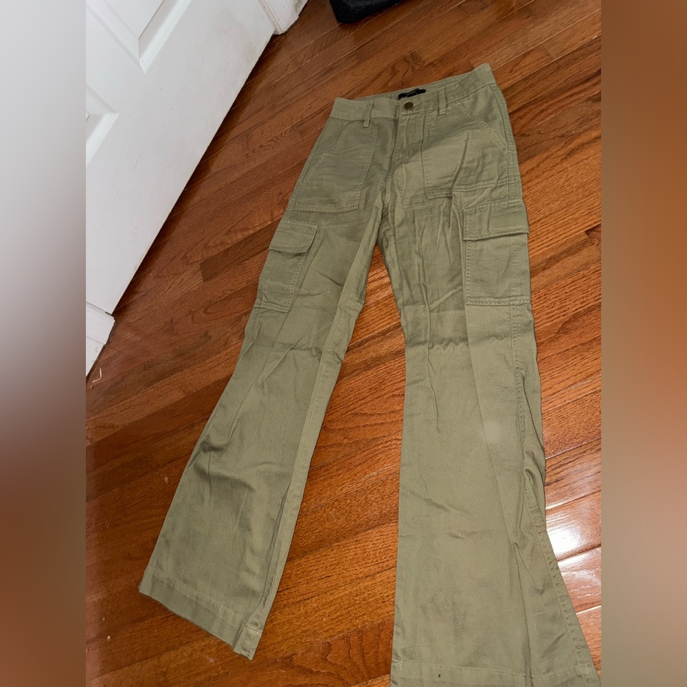 Women’s Olive Cargo Pants never worn